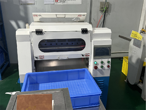 橡（xiàng）膠專（zhuān）用數控分條機