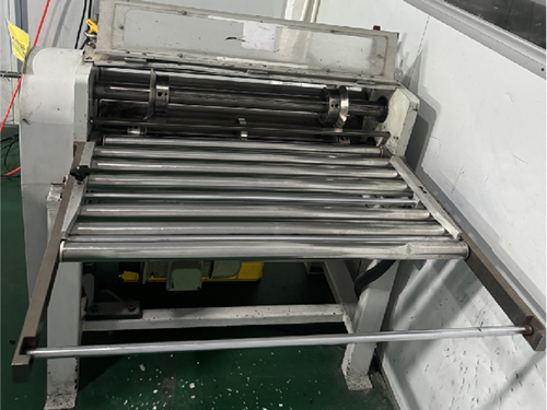 橡膠（jiāo）裁邊機